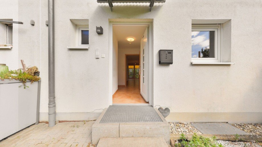 Repr�sentativer Hauseingang Reihenendhaus Baden-Baden