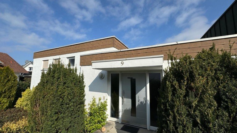 Au�enansicht Waldbronn / Etzenrot Bungalow Harmonie im Gr�nen: Stilvoller Bungalow in Waldbronn-Etzenrot