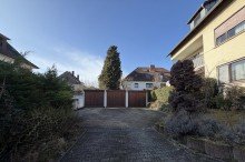 Garagen Entwicklungsf�higes 3-Familienwohnhaus in begehrter Ettlinger Lage!